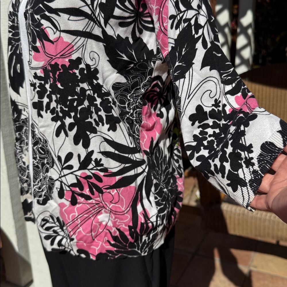 August Silk Floral Pattern Sweater - Picture 3 of 7